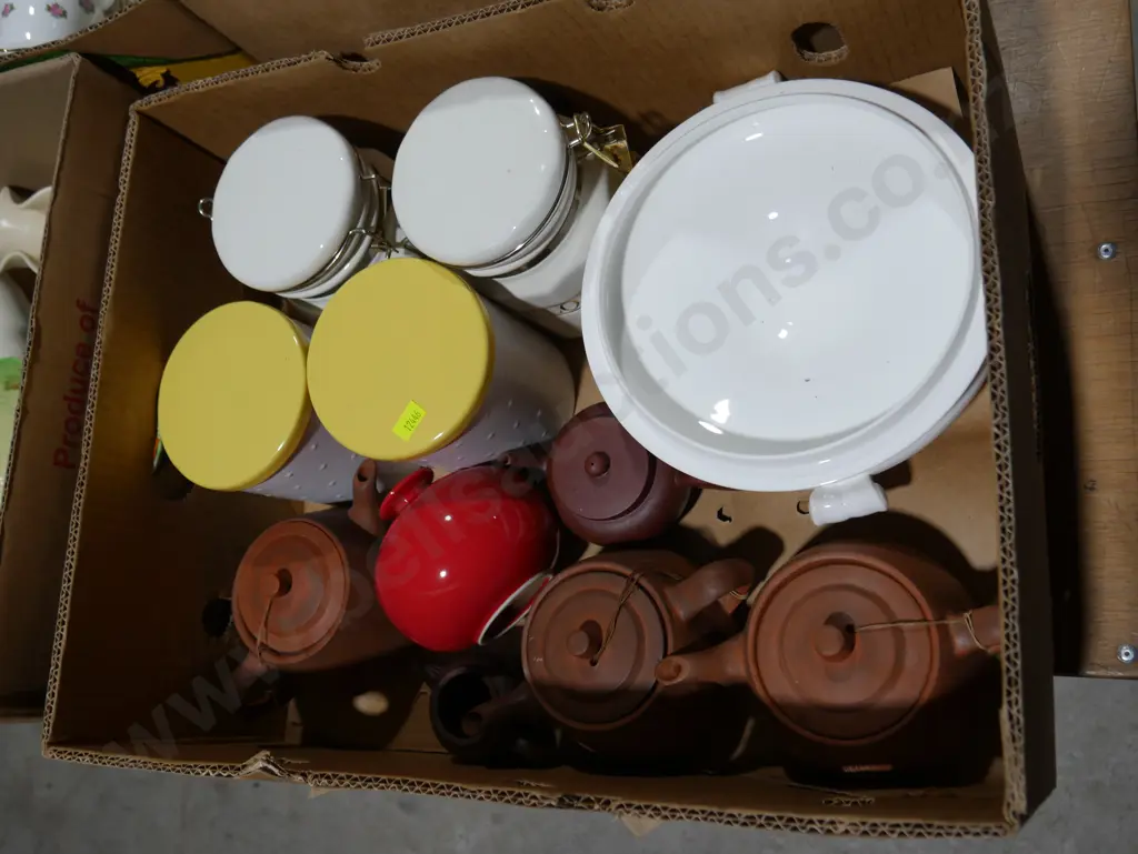 Kitchen containers, teapots etc Image 1++