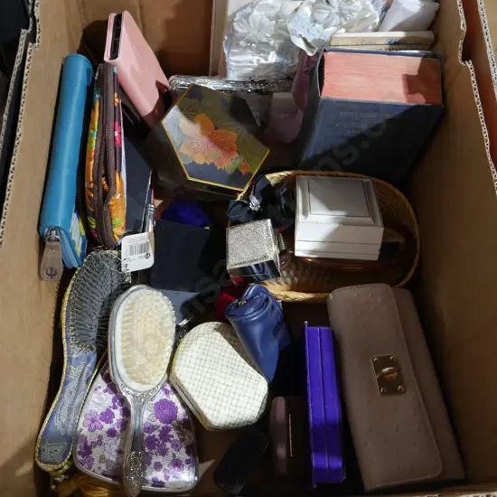 Linen, purses etc