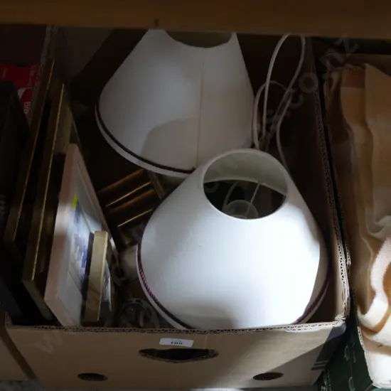 Assorted art and lamps