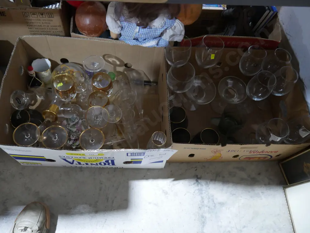 Two boxes of glassware Image 1++