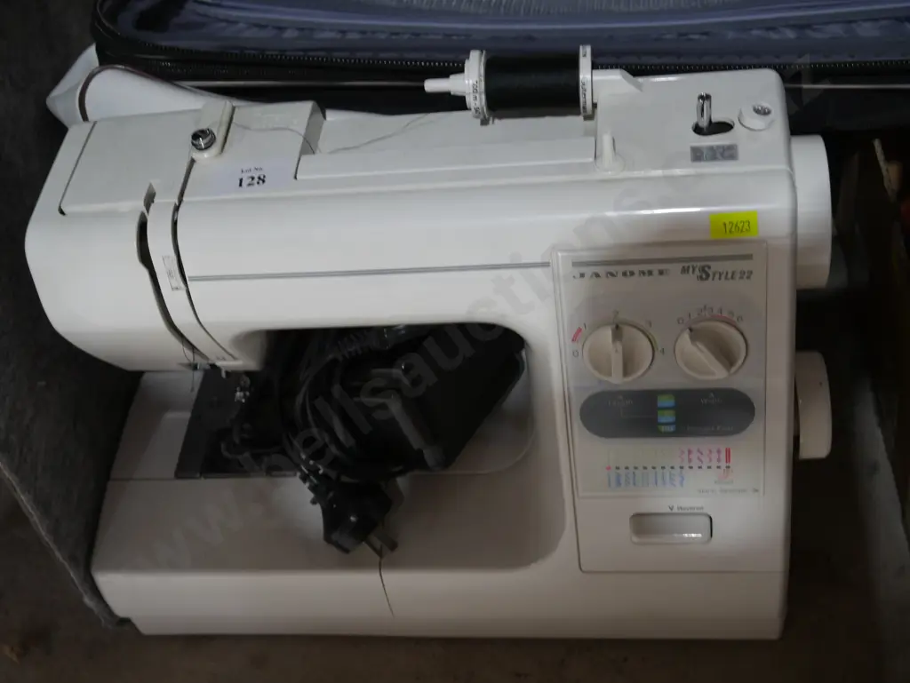 Janome sewing machine Image 1++