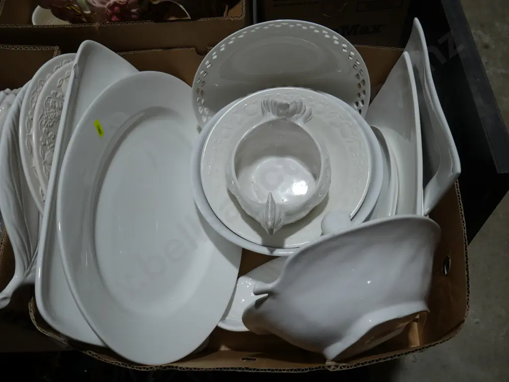 White china Image 1++