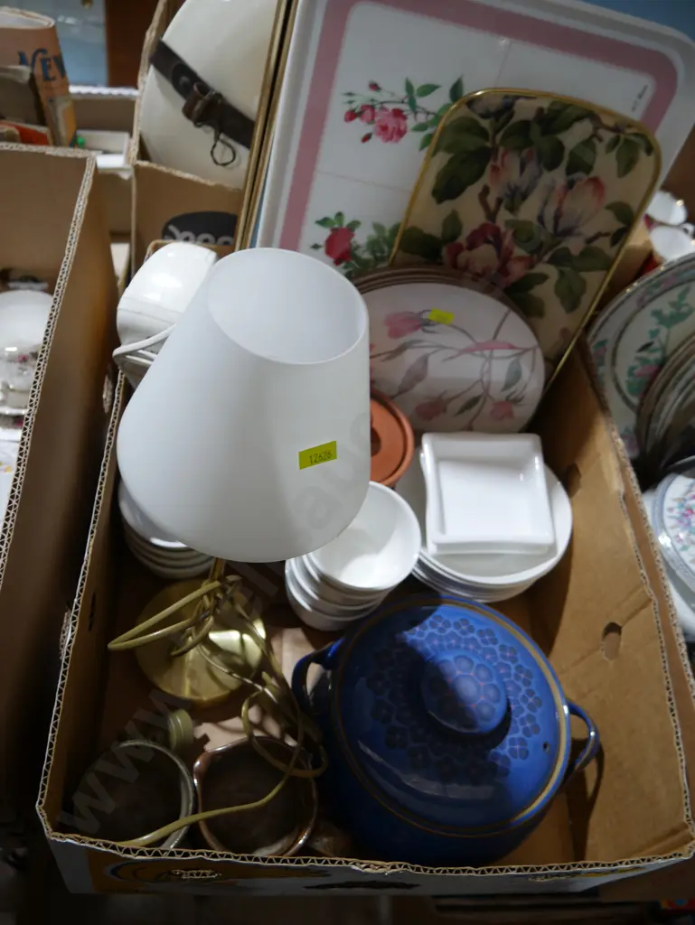 Serving trays, table lamp etc Image 1++
