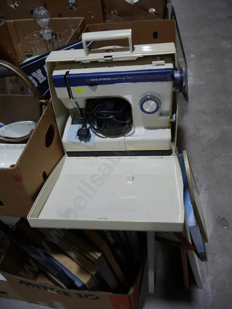 Globe sewing machine Image 1++