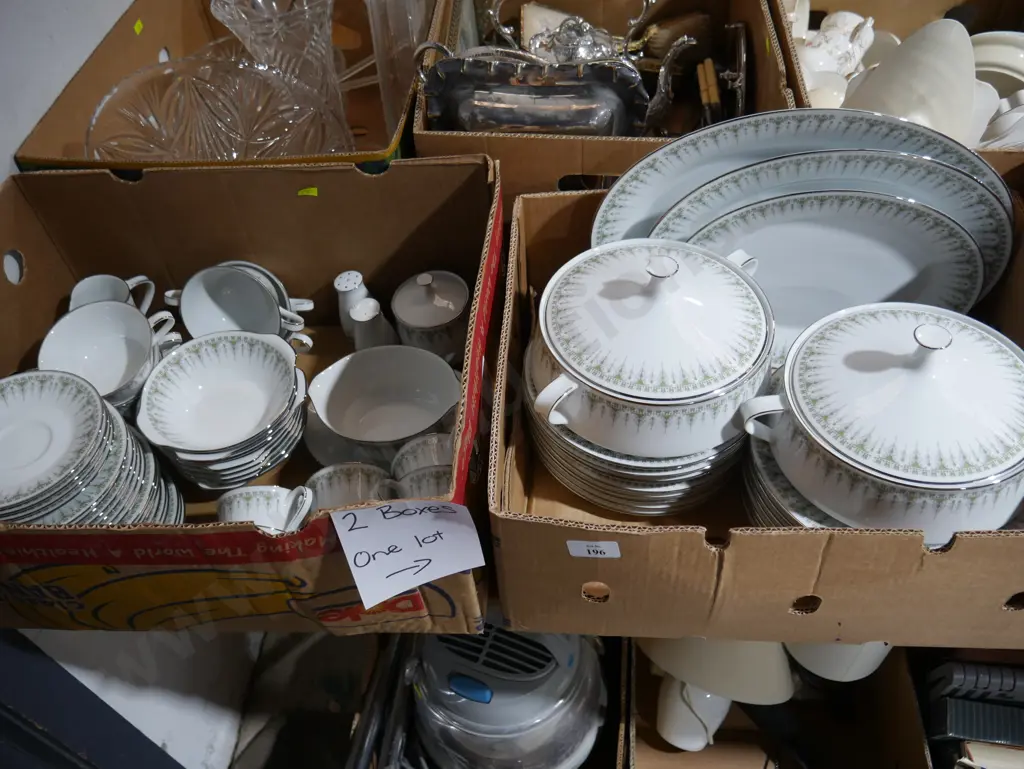 Two boxes of Noritake dinner set Image 1++