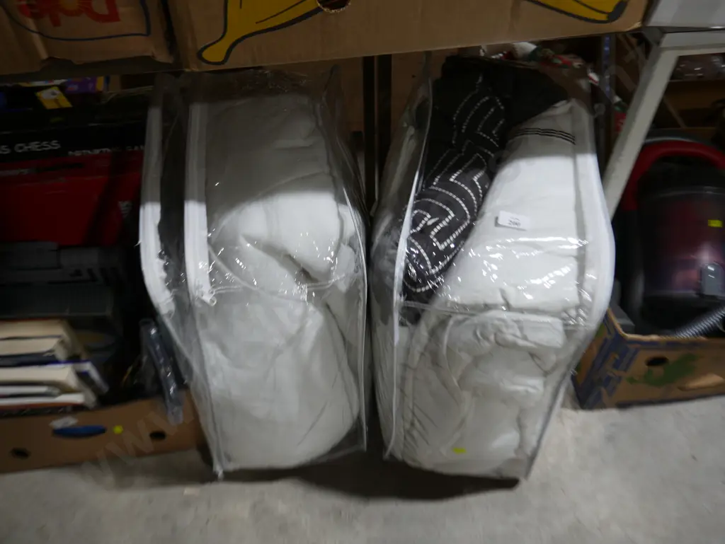 Two bags of linen Image 1++