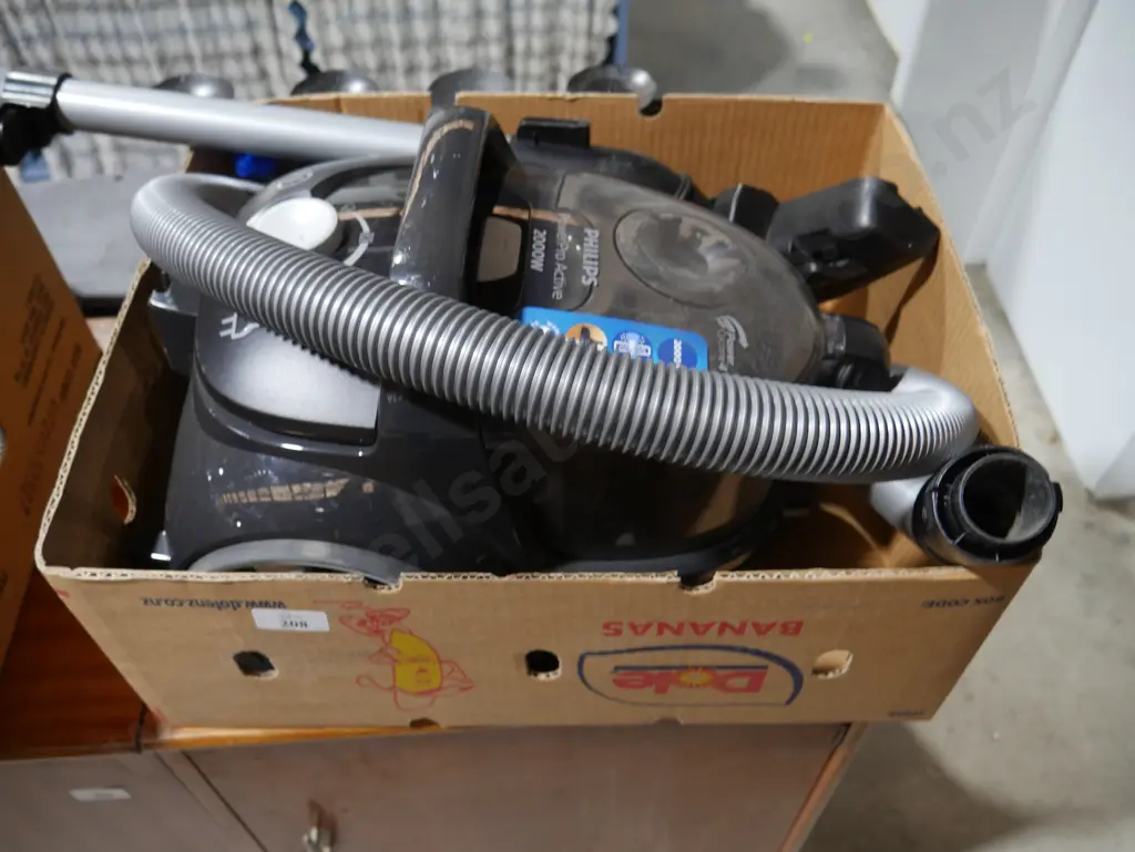 Philips bagless vacuum cleaner Image 1++