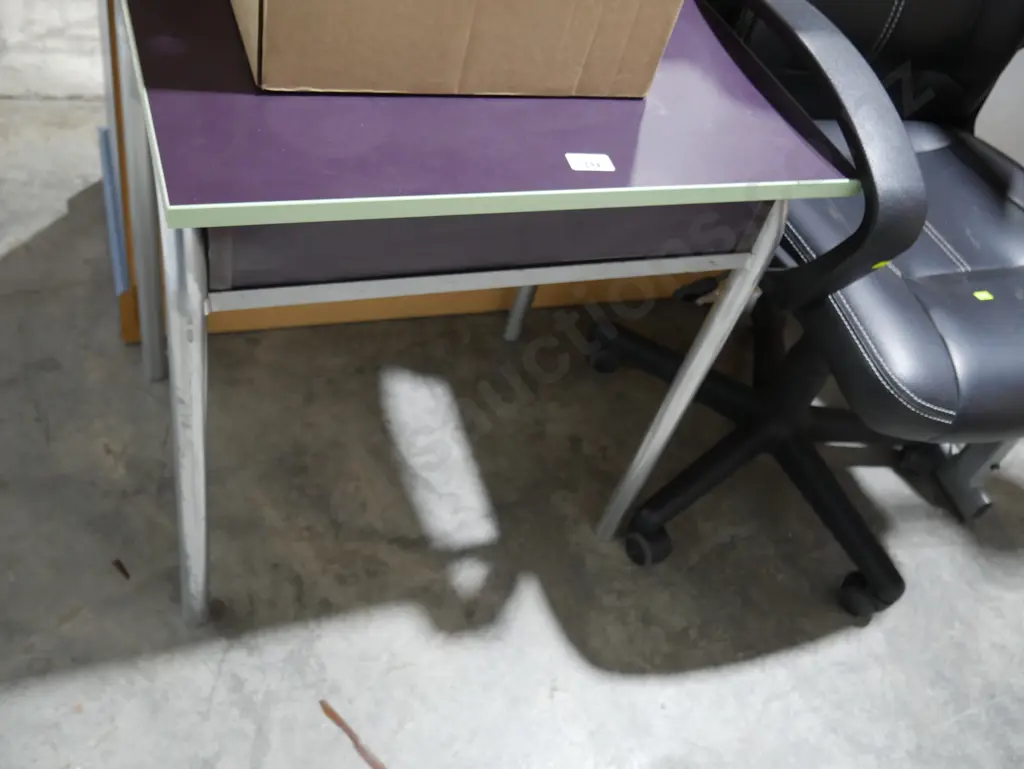 School desk Image 1++