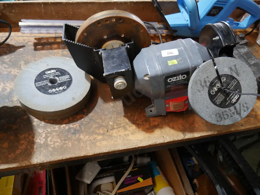 Ozito wet and dry bench grinder Image 1++