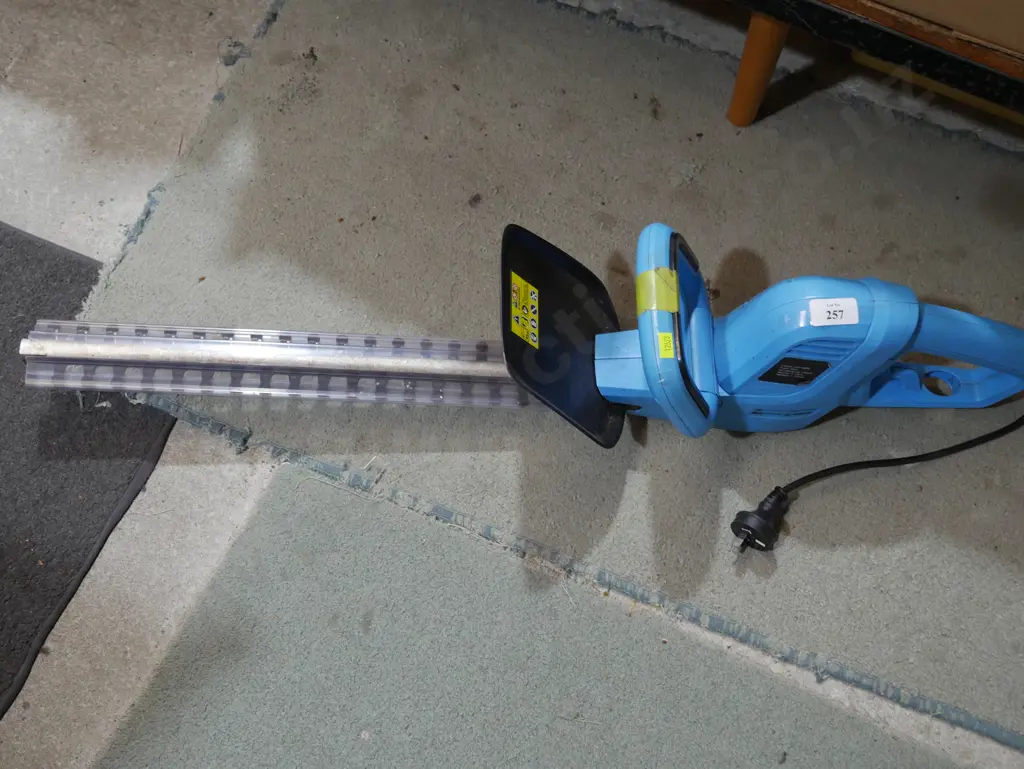 Hedge trimmer Image 1++