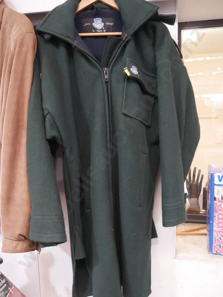 Men's Swanndri coat size XL Image 1++