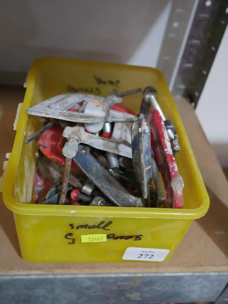 Assorted small clamps Image 1++