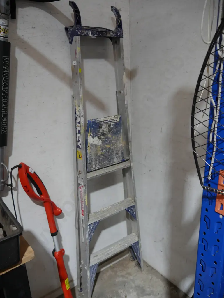 Aluminium ladder Image 1++