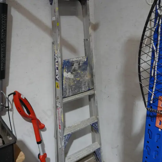 Aluminium ladder