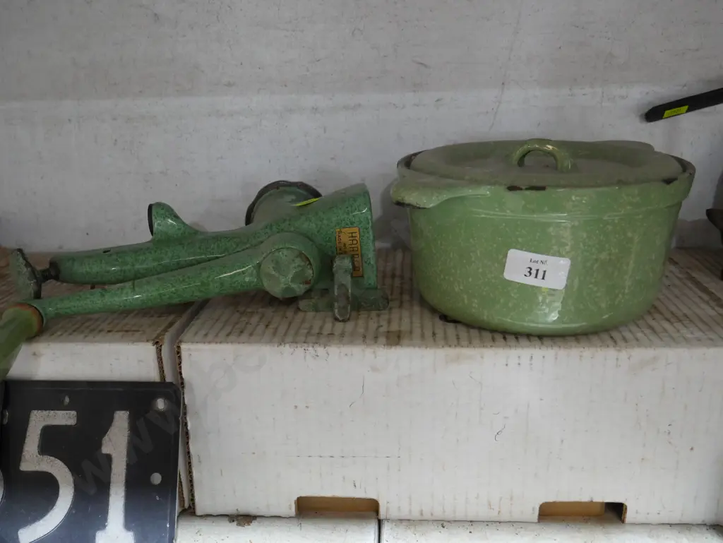 Enameled cast iron mincer and dutch oven Image 1++