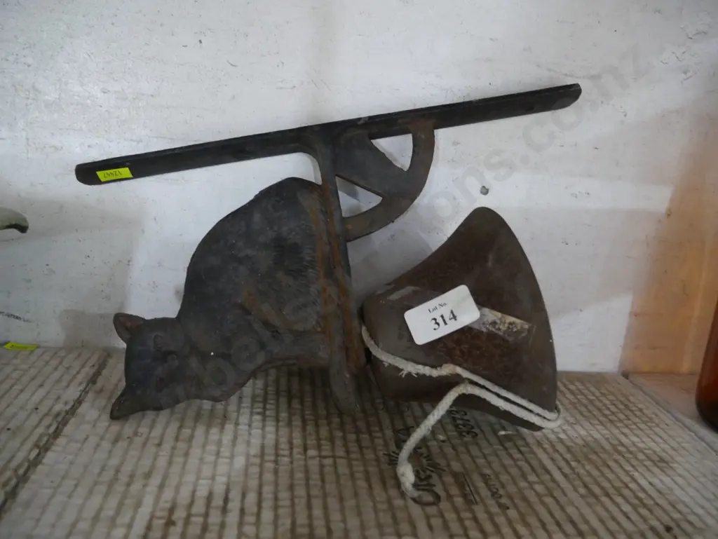 Cast cat bell Image 1++