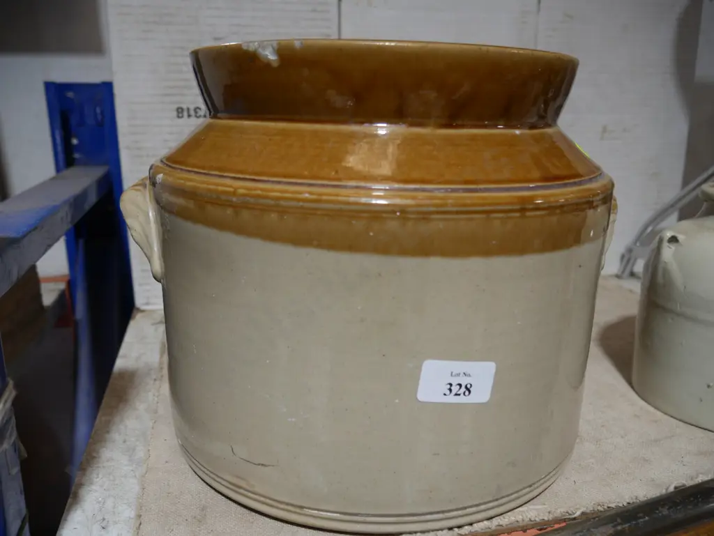 Stoneware crock Image 1++