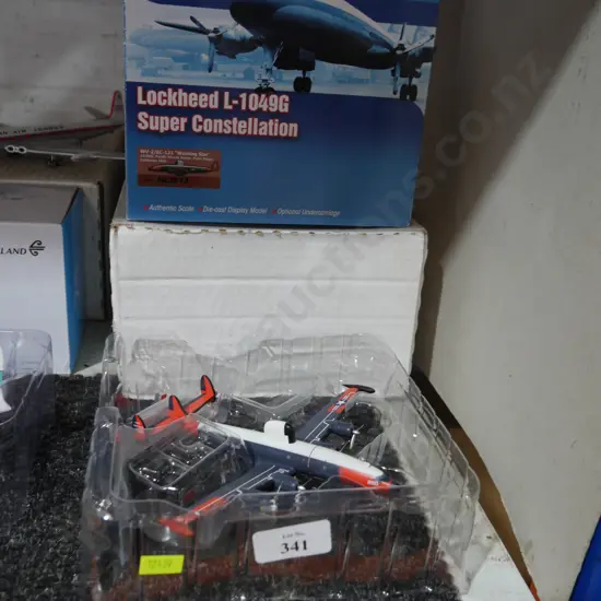 Model Lockheed plane