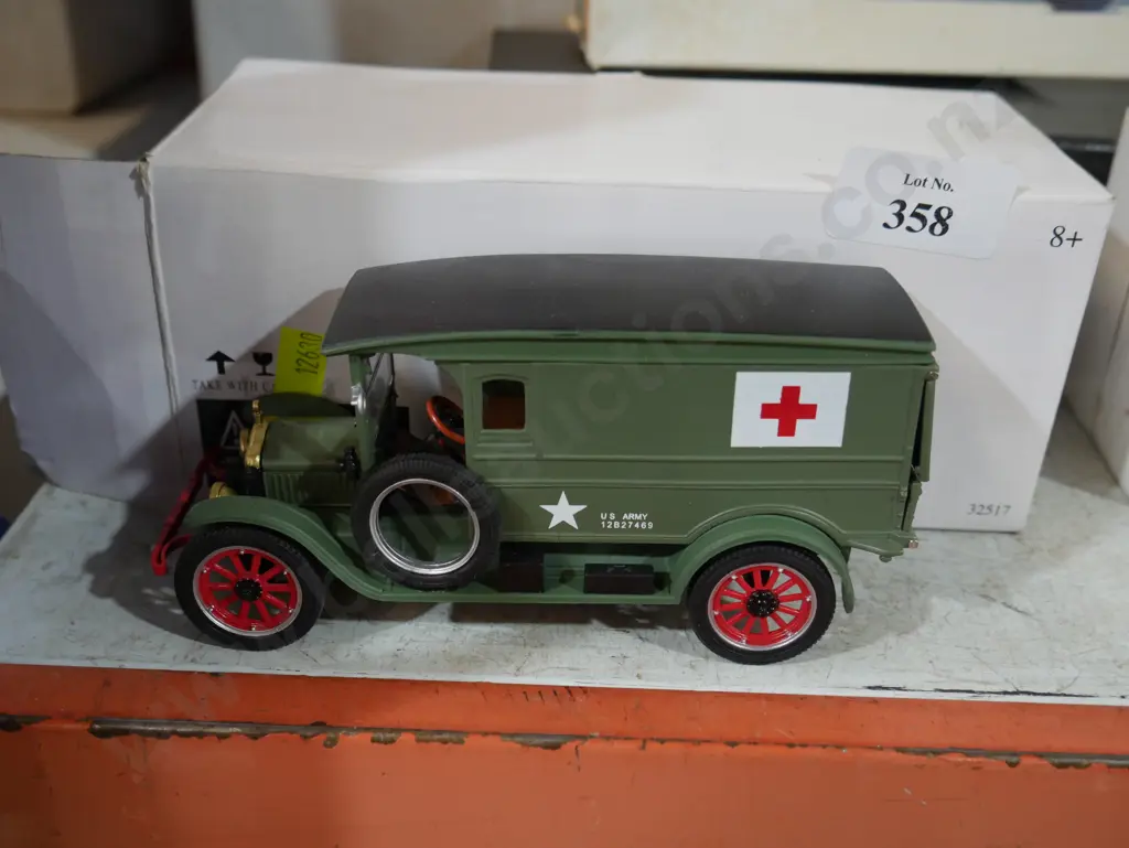 Model army ambulance Image 1++
