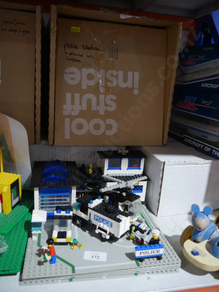 Vintage Lego police station Image 1++