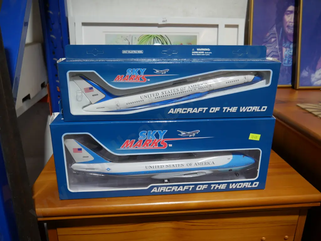 Two model aircraft Image 1++