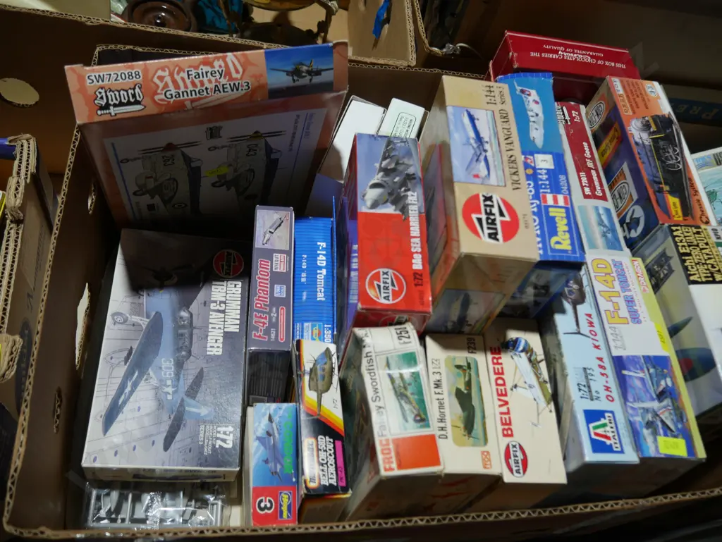 Assorted kitset models Image 1++