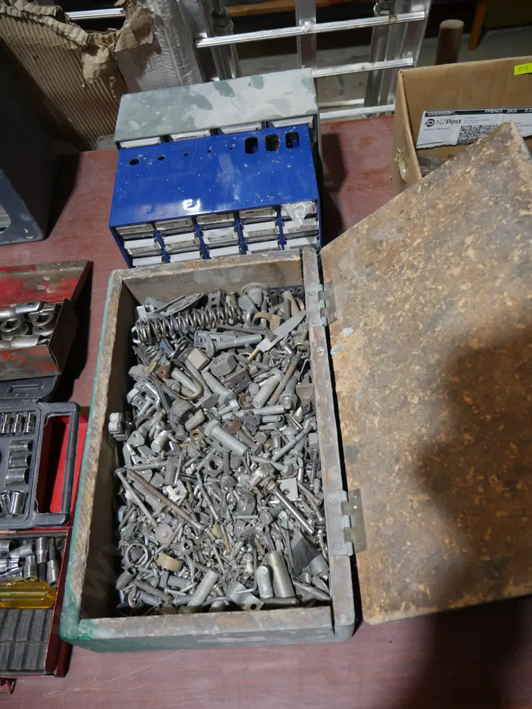 Assorted screws etc Image 1++