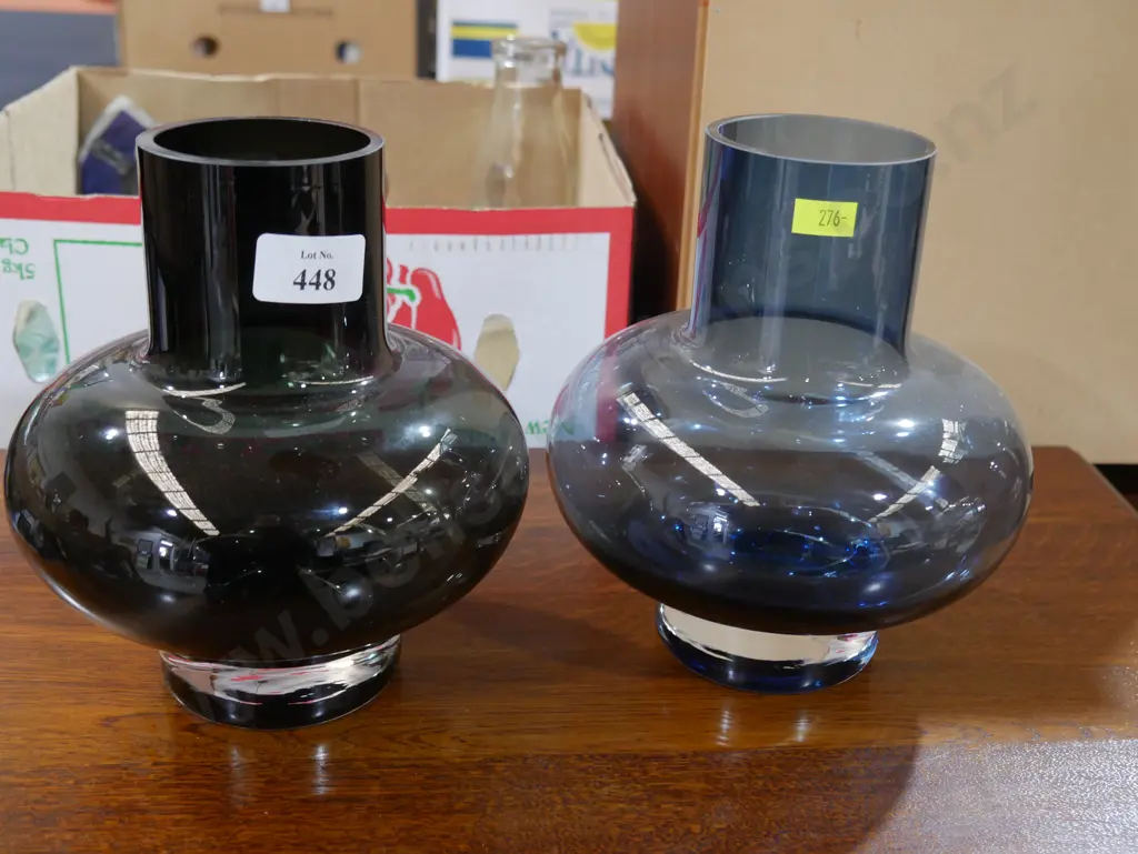 2 glass vases Image 1++