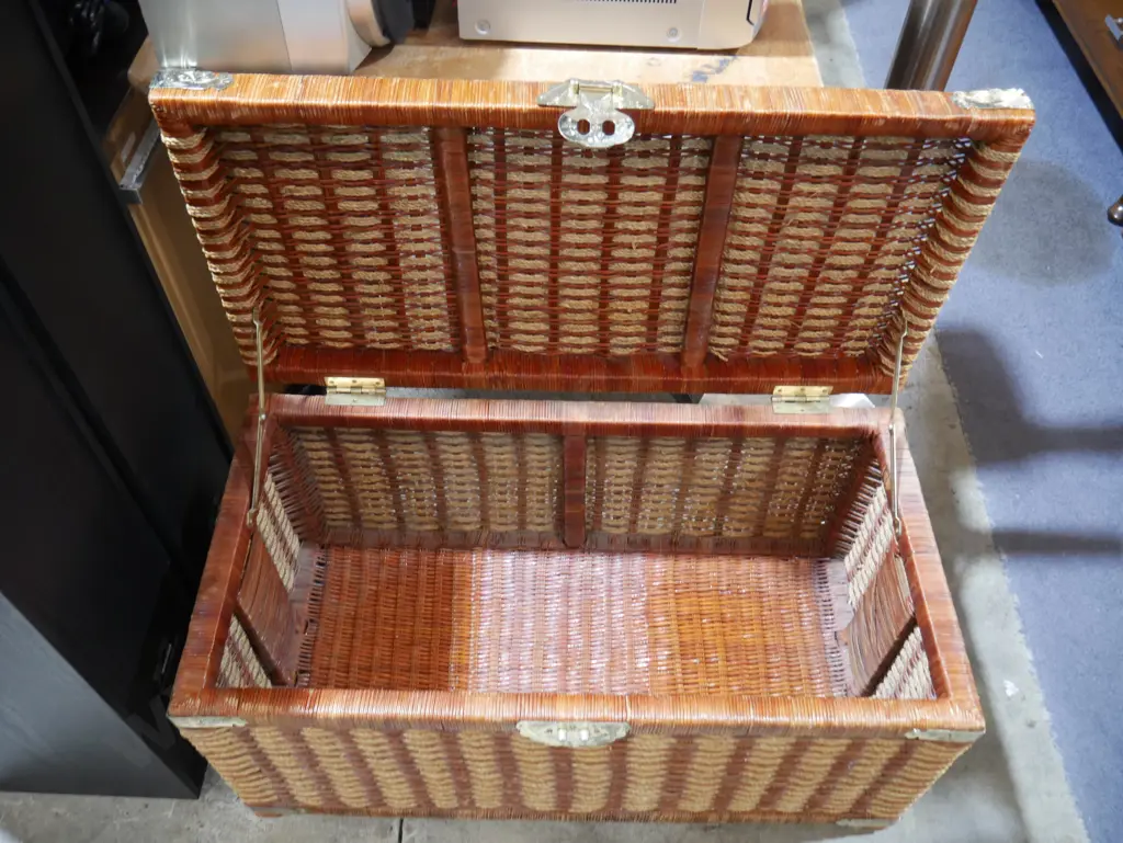 Wicker trunk Image 1++