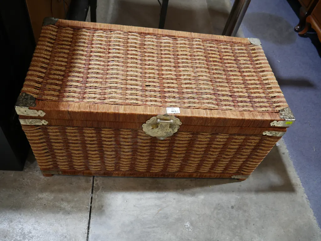 Wicker trunk Image 1++