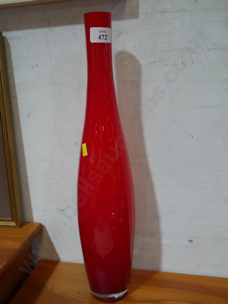 Red glass vase Image 1++