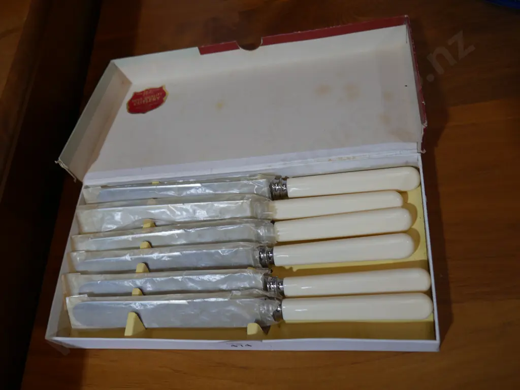 Christopher Johnson boxed knives Image 1++