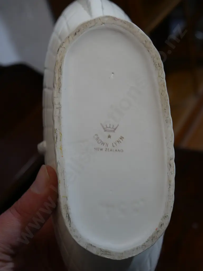Crown Lynn mantel vase Image 1++
