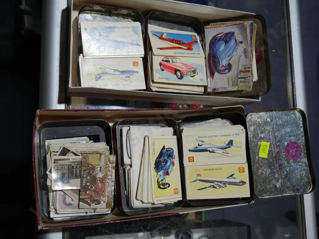 Cigarette cards etc Image 1++