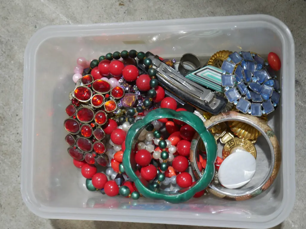 Costume jewellery Image 1++