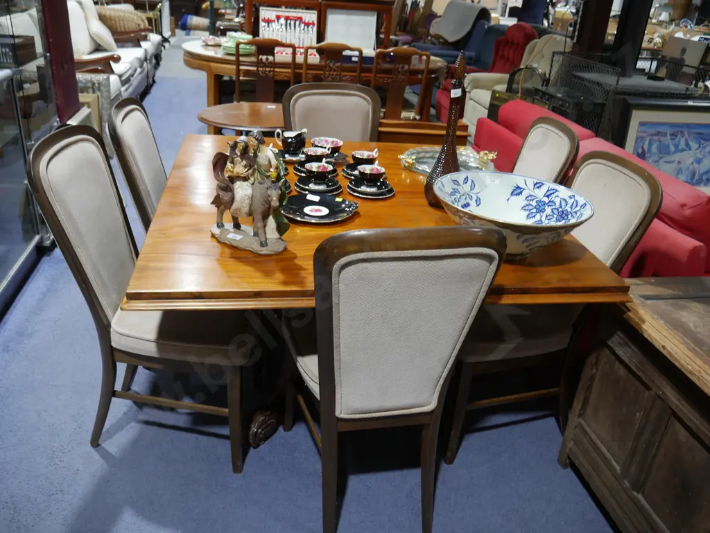 Dining table and 6 chairs Image 1++