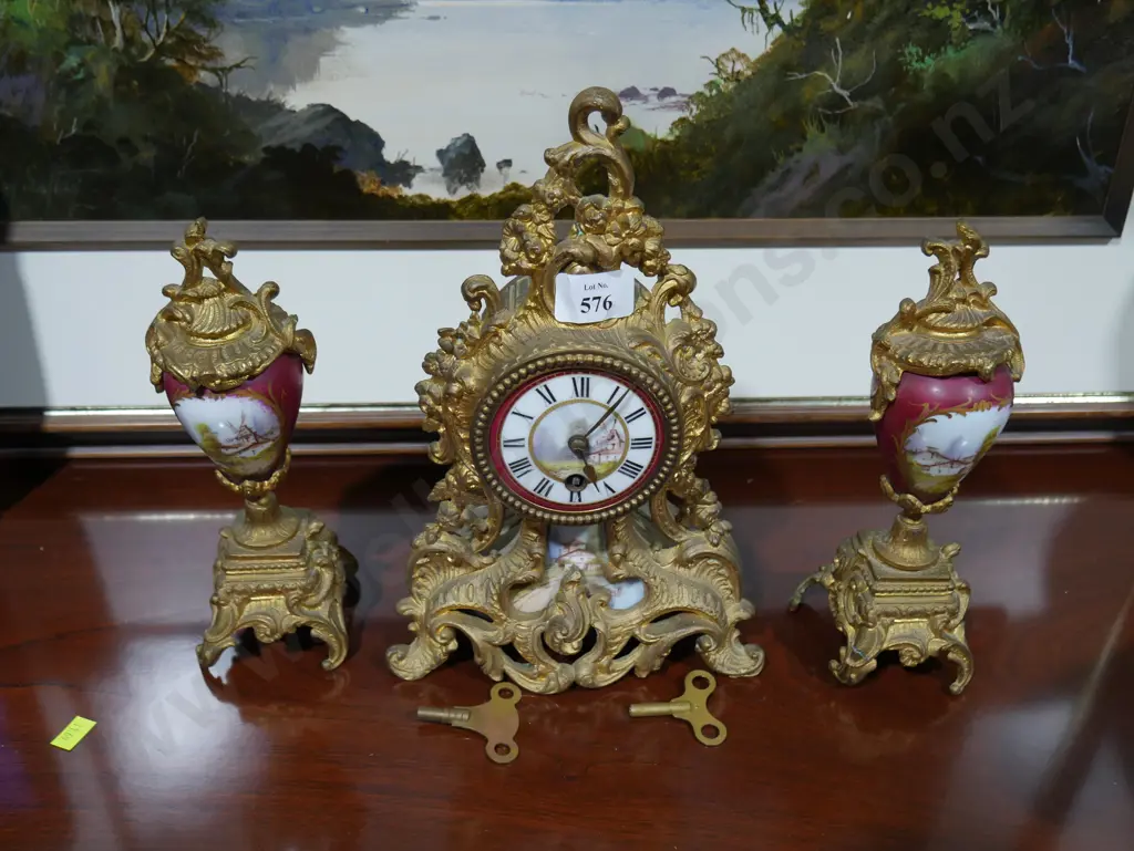 Three-piece clock garniture set Image 1++