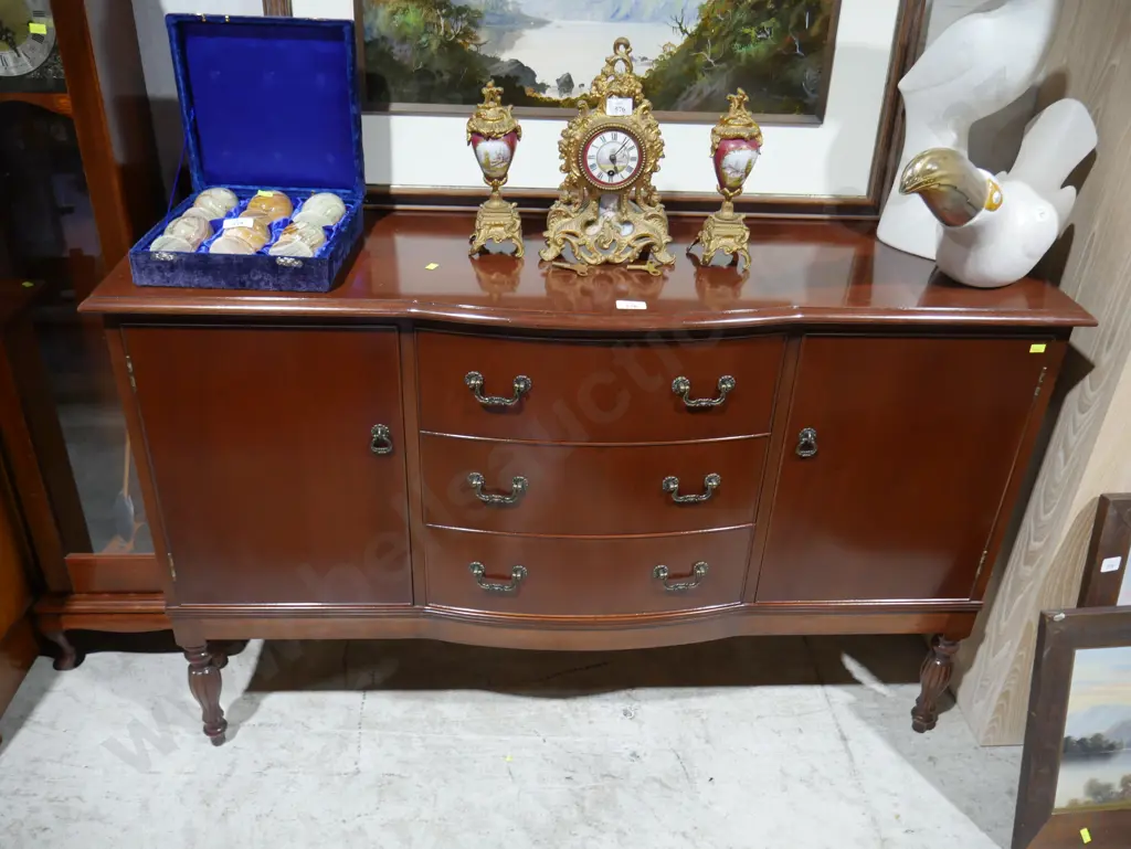 Sideboard Image 1++