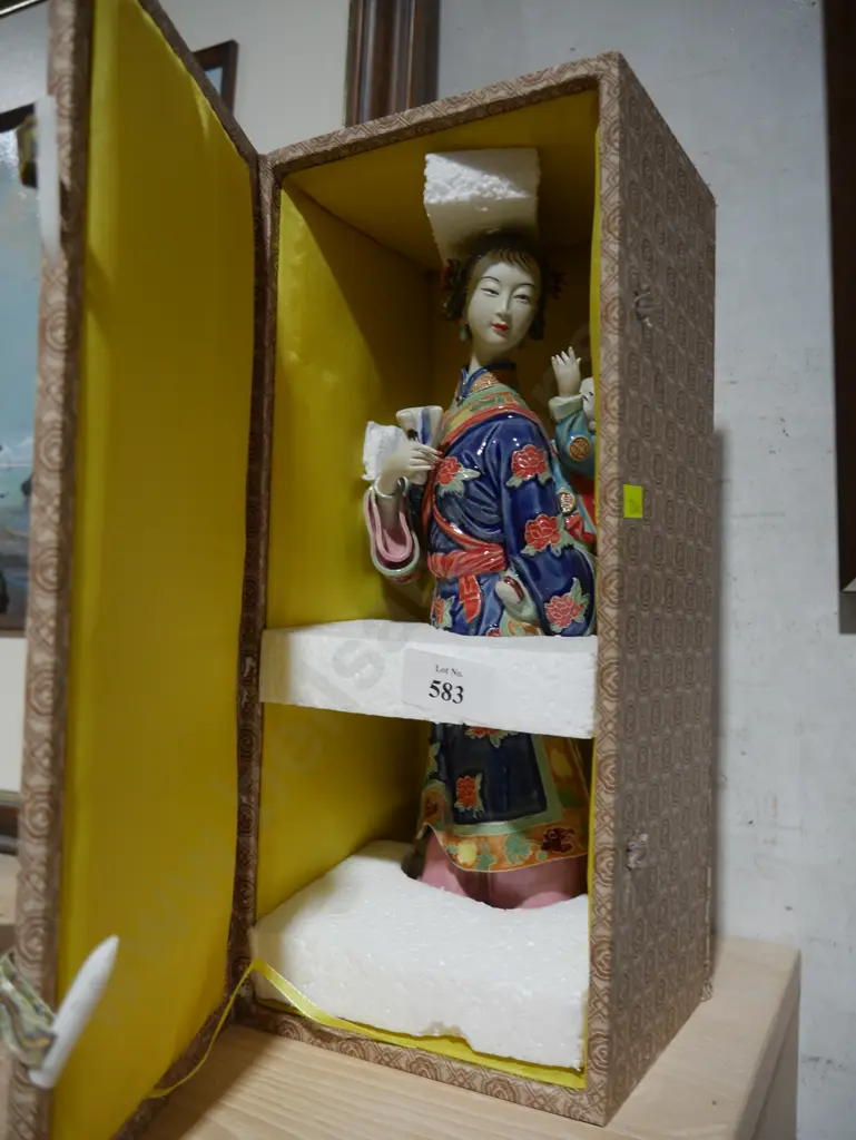 Boxed Oriental figurine Image 1++