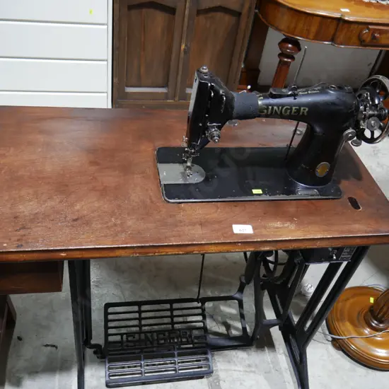 Singer sewing machine and table