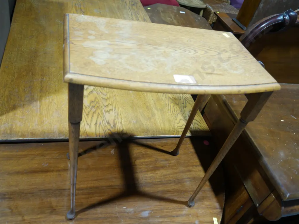 Small table Image 1++