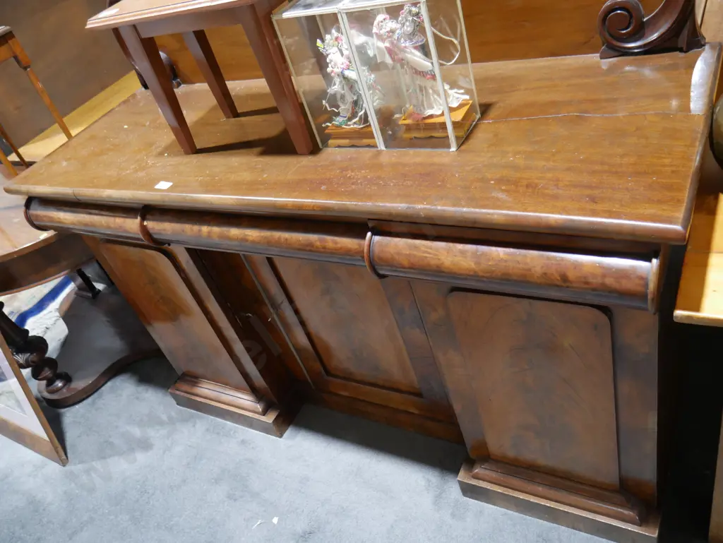 Sideboard Image 1++