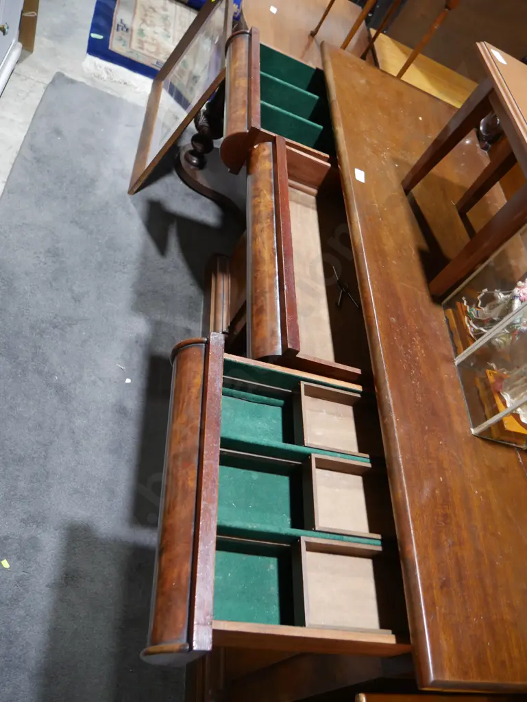 Sideboard Image 1++