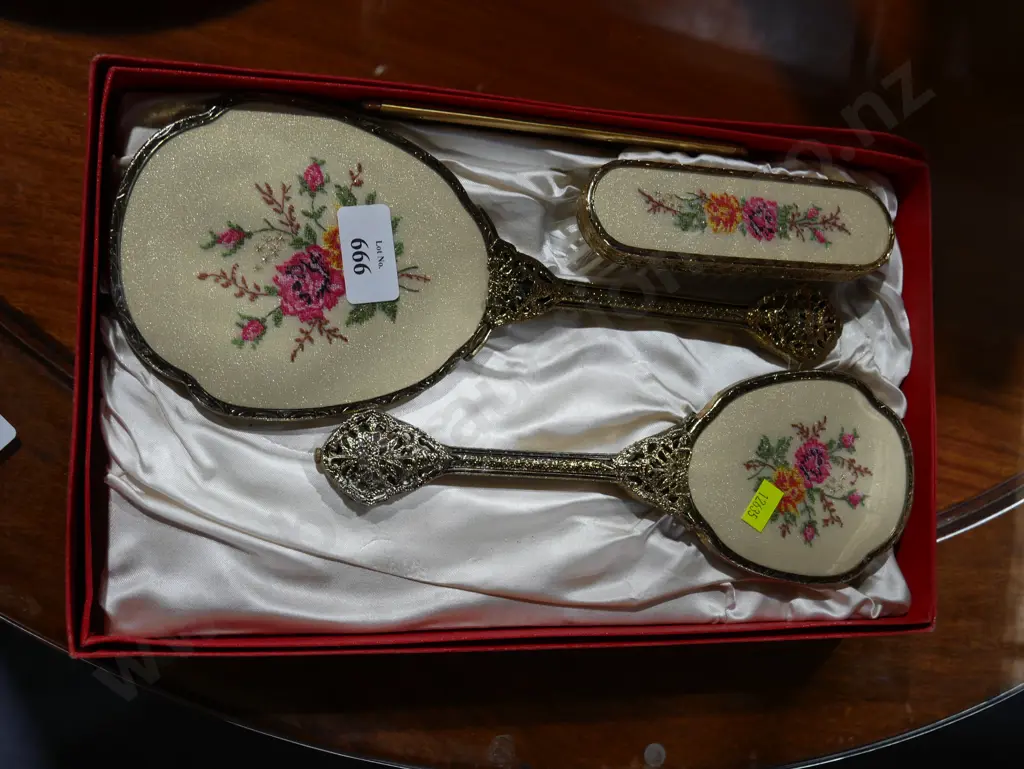 Ladies brush set Image 1++