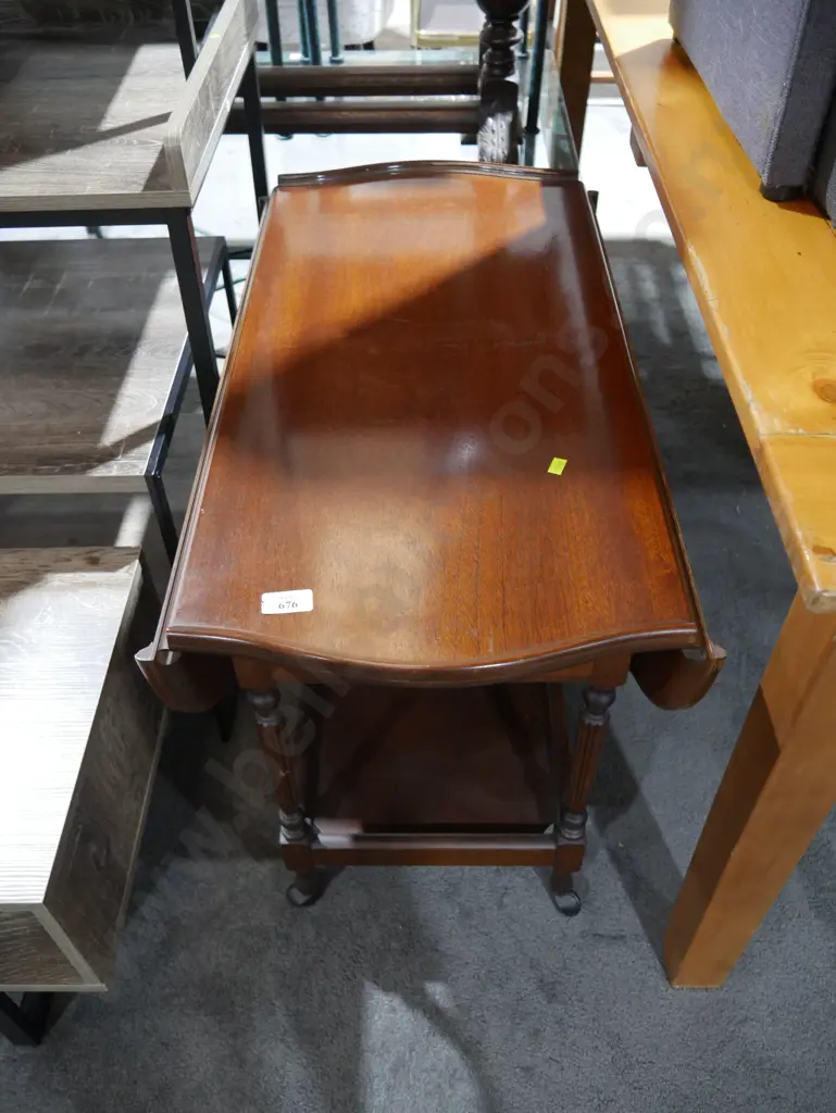 Tea trolley Image 1++