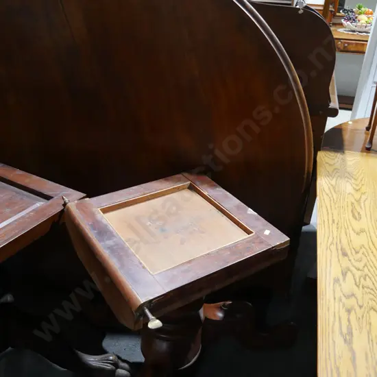 Loo table