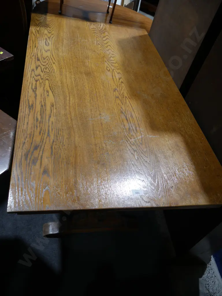 Dining table Image 1++