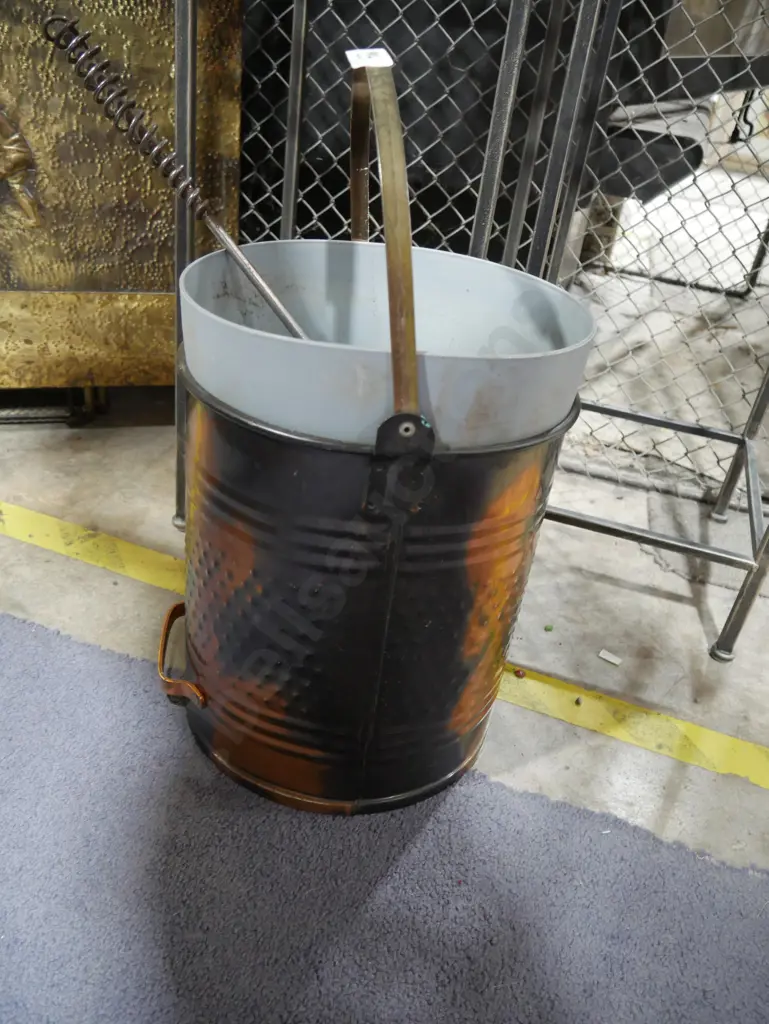 Copper coal scuttle etc Image 1++