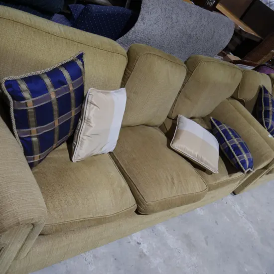 Two-piece lounge suite
