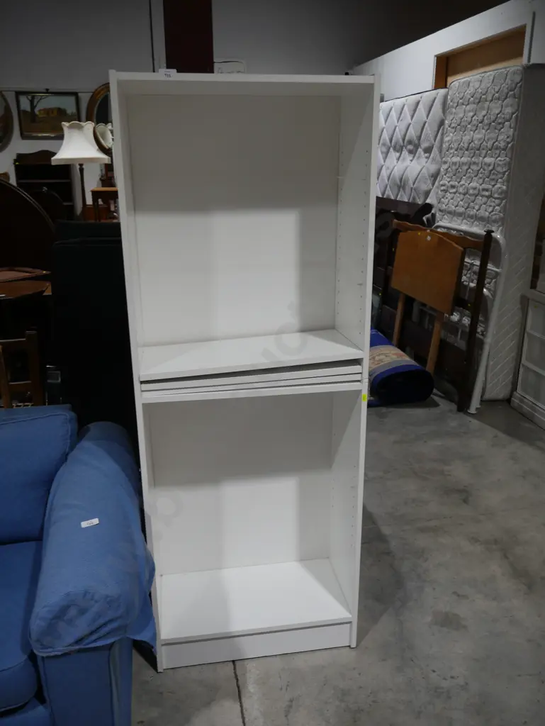 White bookcase Image 1++